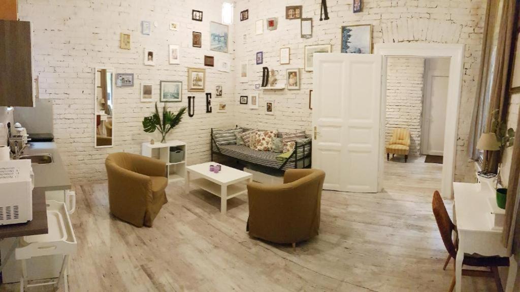Wolf Apartment With Terrace By Nw Будапеща Екстериор снимка